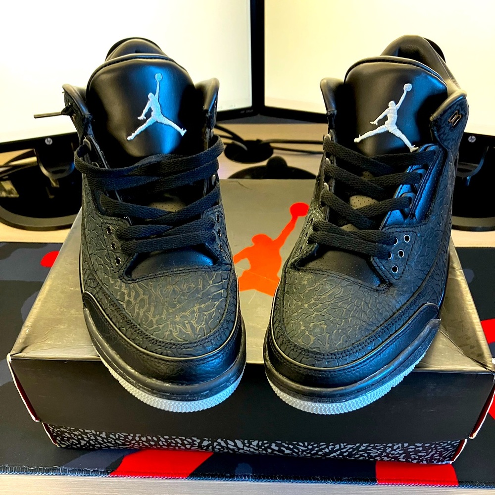 Air Jordan 3 Retro - Black Flip